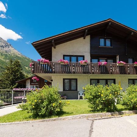 Apartments Orphelja Saas-Grund Esterno foto